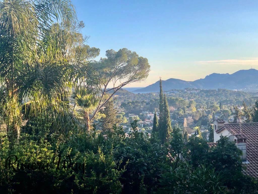 8 room villa in Mougins, photo #1, listing #106864044