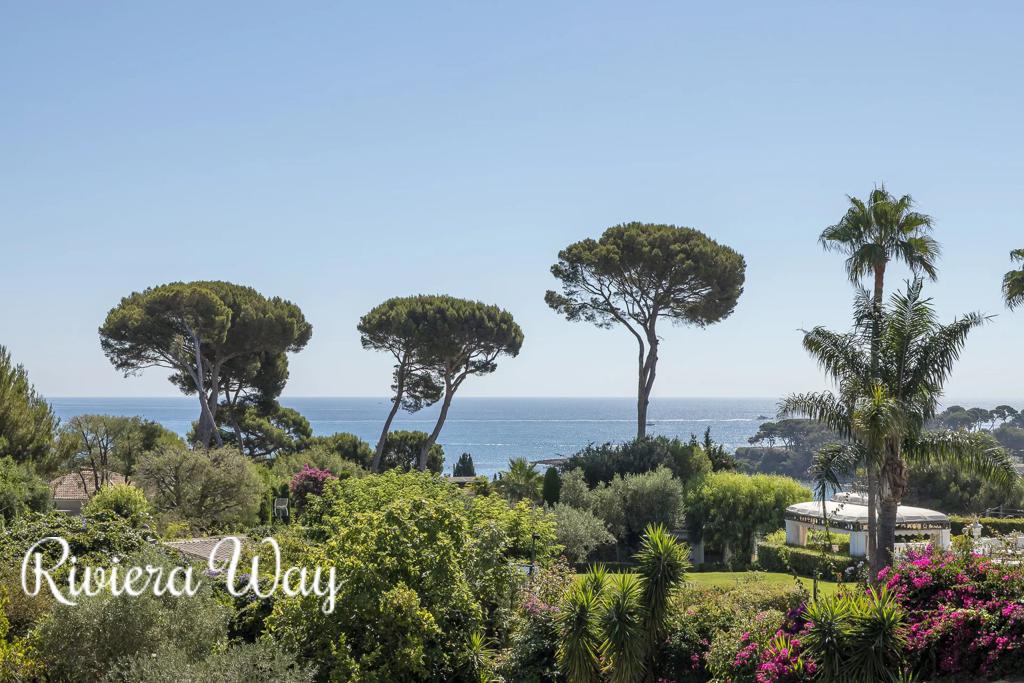 7 room villa in Cap d'Antibes, photo #3, listing #103755792