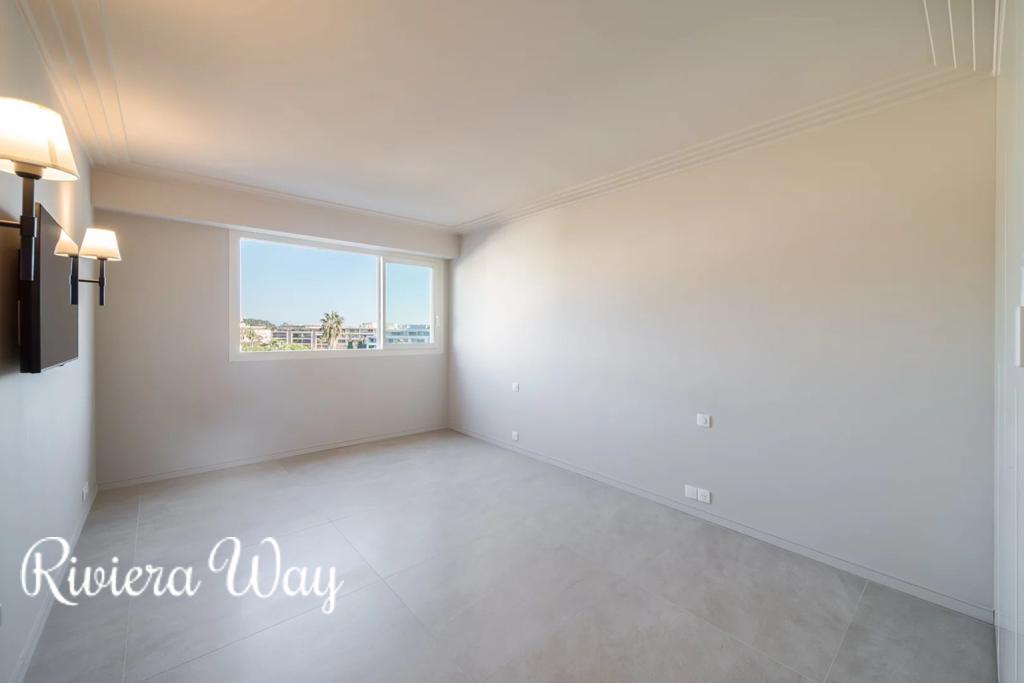 3 room apartment in Cannes, photo #3, listing #105103992
