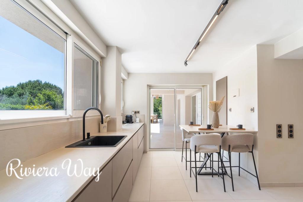 8 room villa in Mougins, photo #7, listing #106401834