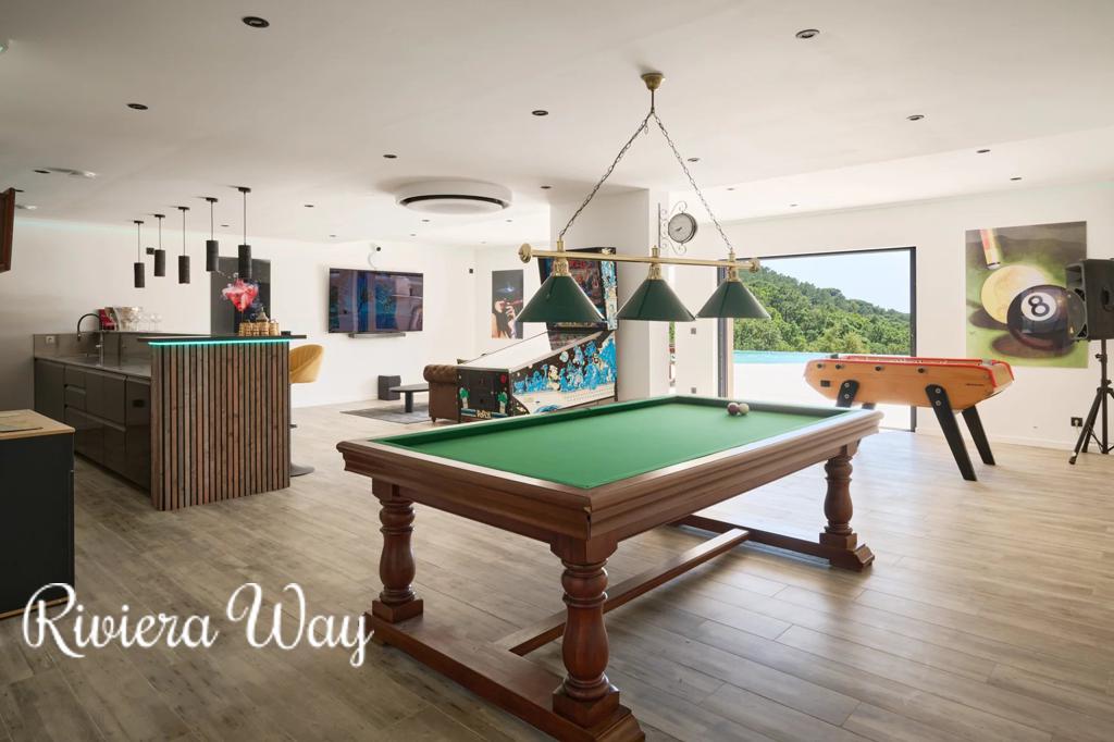 9 room villa in La Croix-Valmer, photo #8, listing #103323528