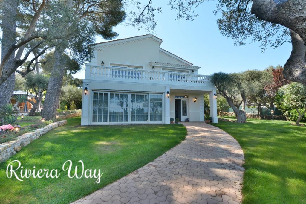 4 room villa in Cap d'Antibes, photo #1, listing #82484556