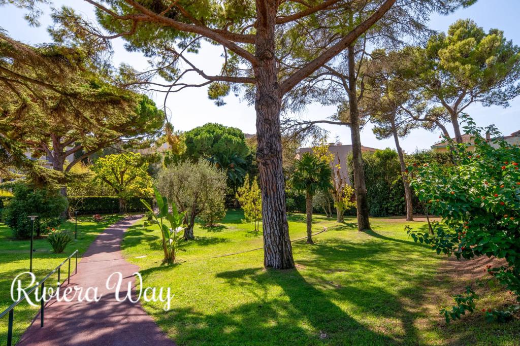 3 room apartment in Cannes, photo #10, listing #107133348
