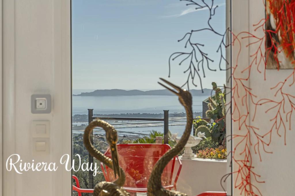 5 room villa in Hyères, photo #8, listing #105891786