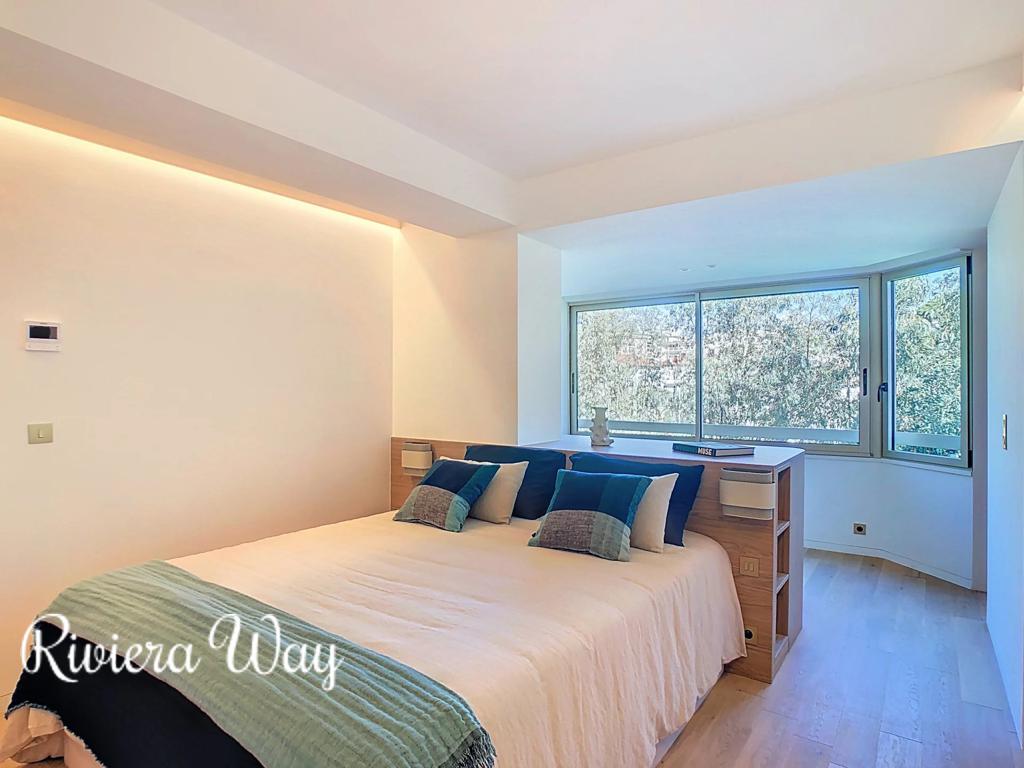 4 room apartment in Cannes, photo #10, listing #104780382