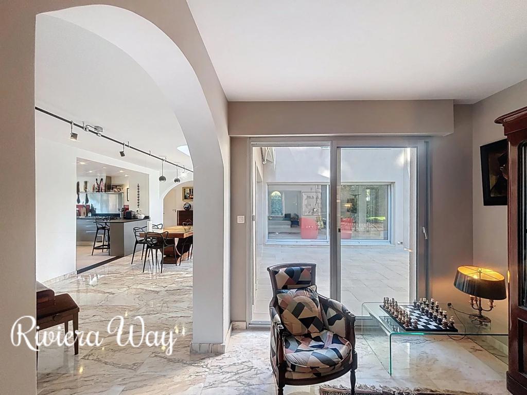 8 room villa in Cap d'Antibes, photo #10, listing #104687226