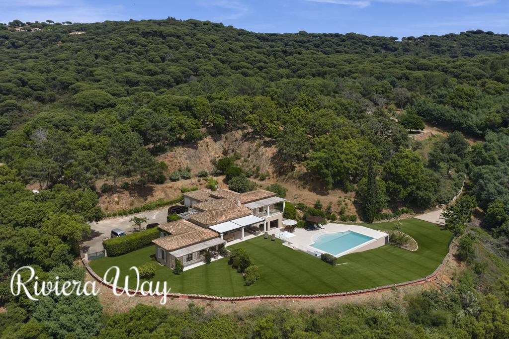 9 room villa in La Croix-Valmer, photo #1, listing #103323528