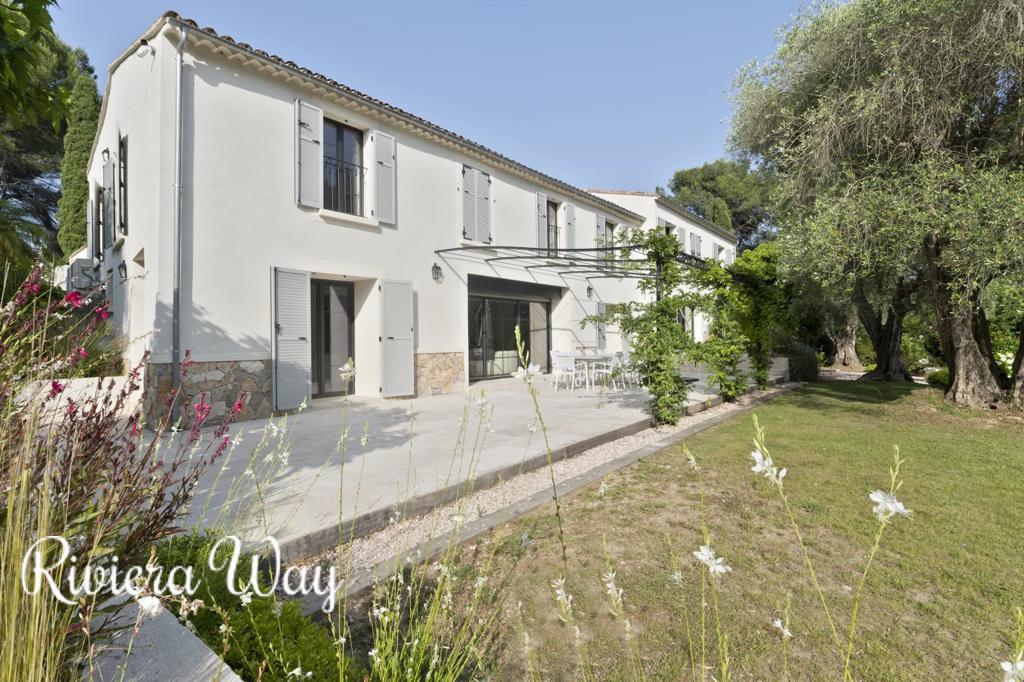 8 room villa in Mougins, photo #2, listing #102676350
