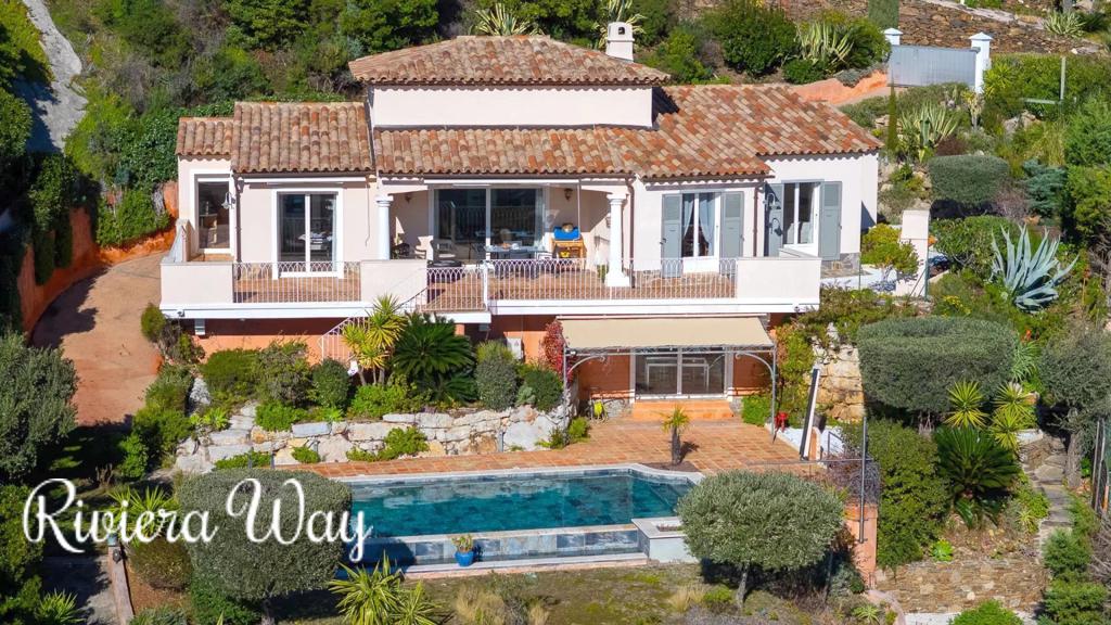 7 room villa in Cavalaire-sur-Mer, photo #3, listing #105455322