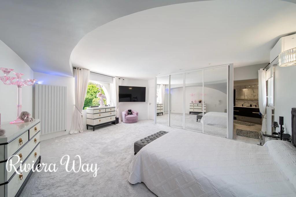 8 room villa in Mougins, photo #10, listing #105737898
