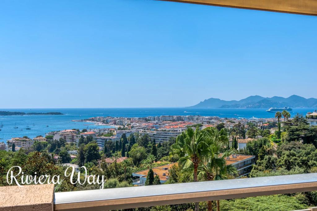 4 room apartment in Cannes, photo #1, listing #106898358