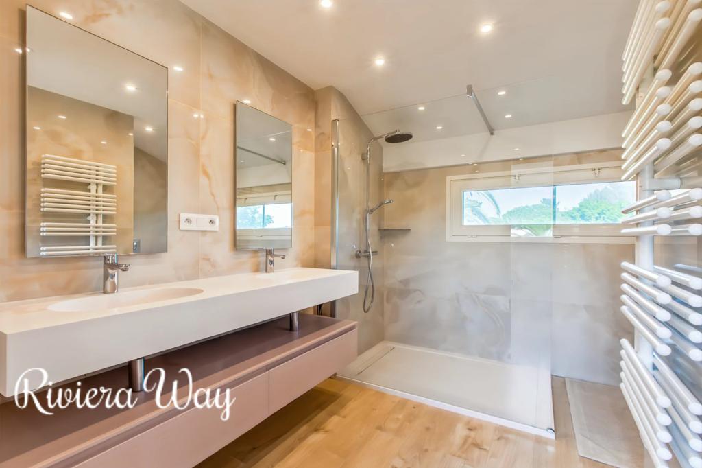12 room villa in Mougins, photo #8, listing #106250802