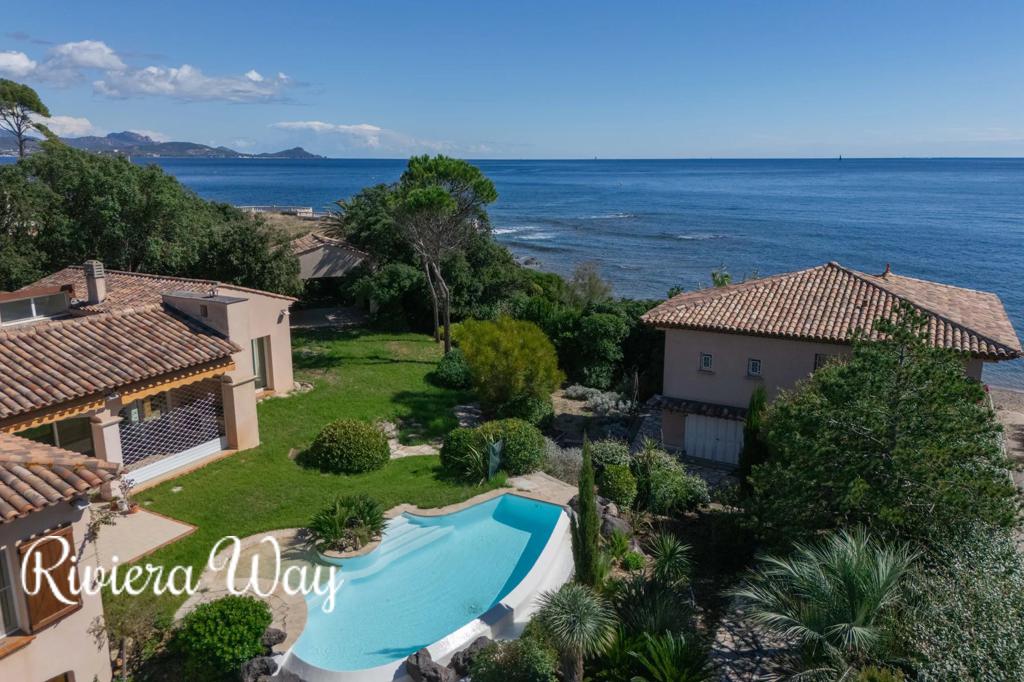 7 room villa in Fréjus, photo #4, listing #104418930