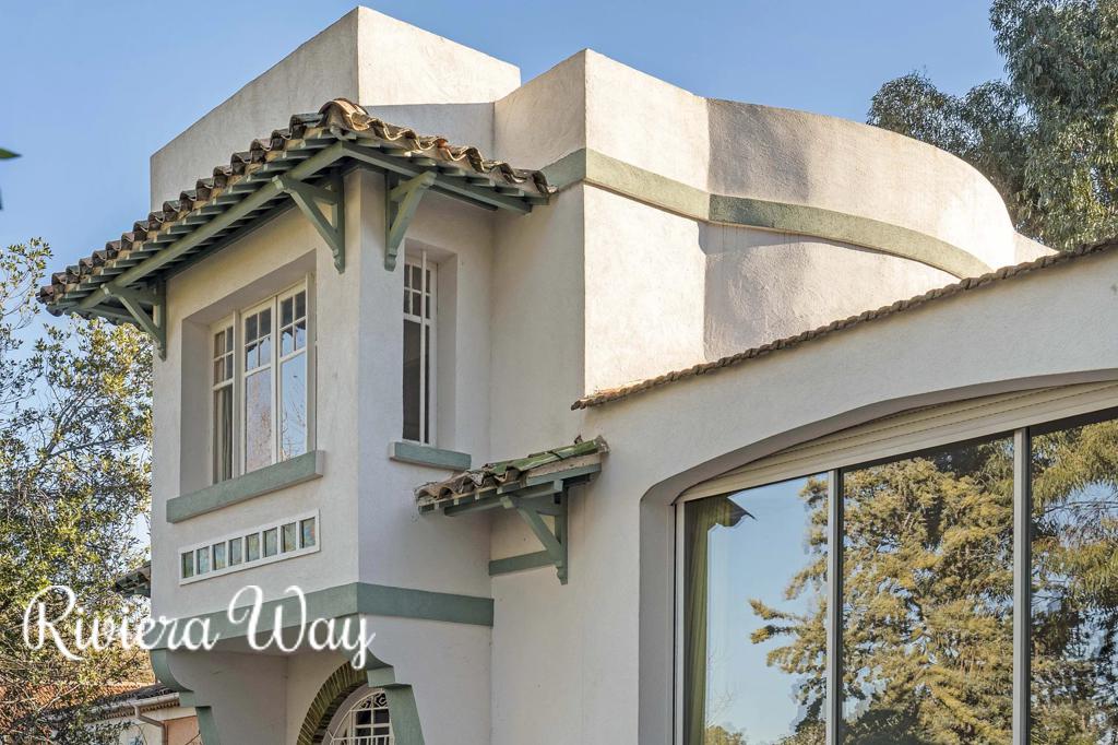 8 room villa in Toulon, photo #2, listing #105270354