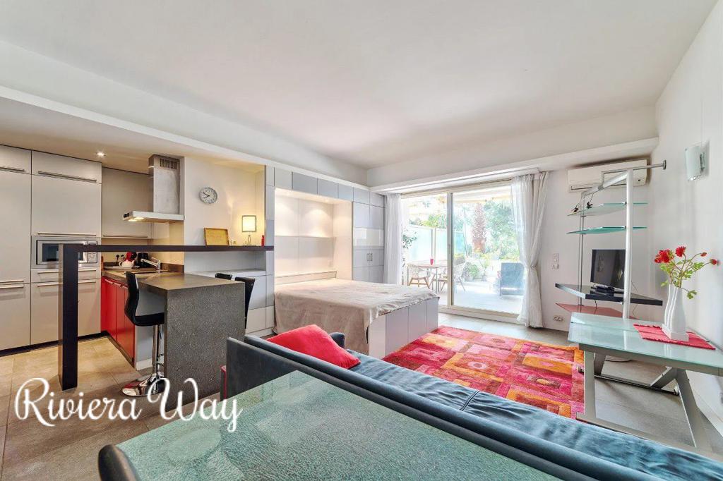 1 room apartment in Cannes, photo #9, listing #103426932