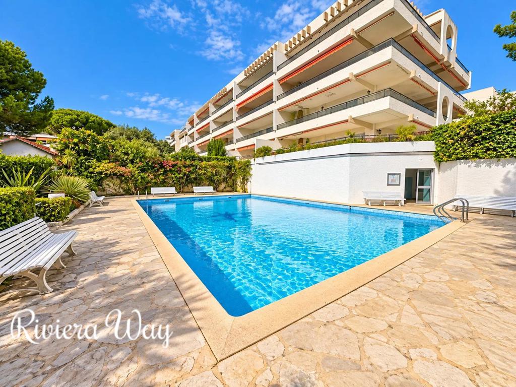 2 room apartment in Antibes, photo #1, listing #107135784