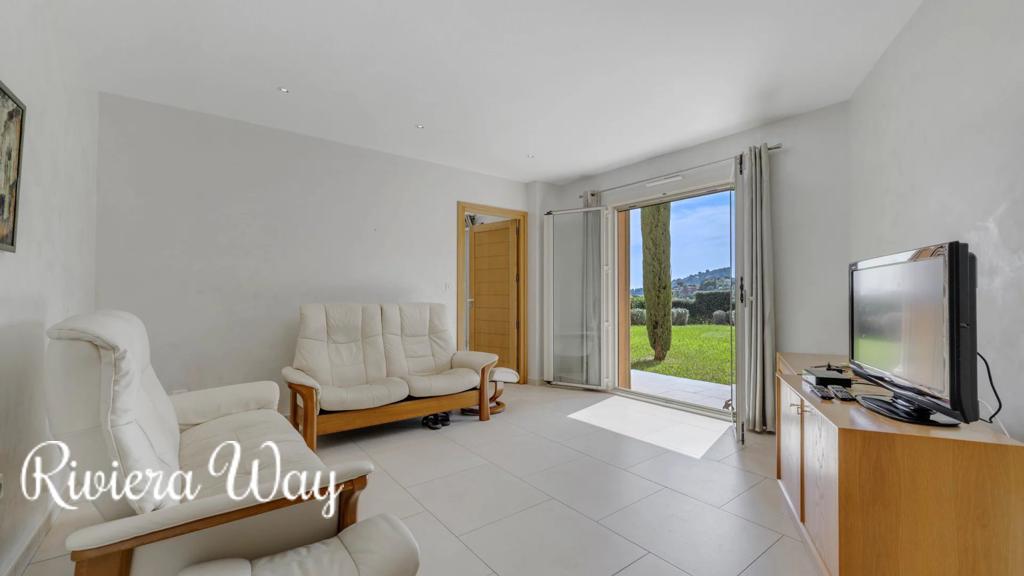 8 room villa in Cavalaire-sur-Mer, photo #9, listing #104236272