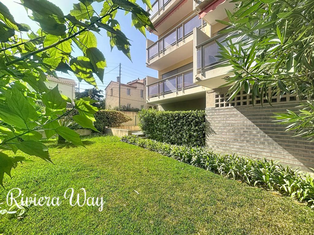 2 room apartment in Antibes, photo #1, listing #107046534