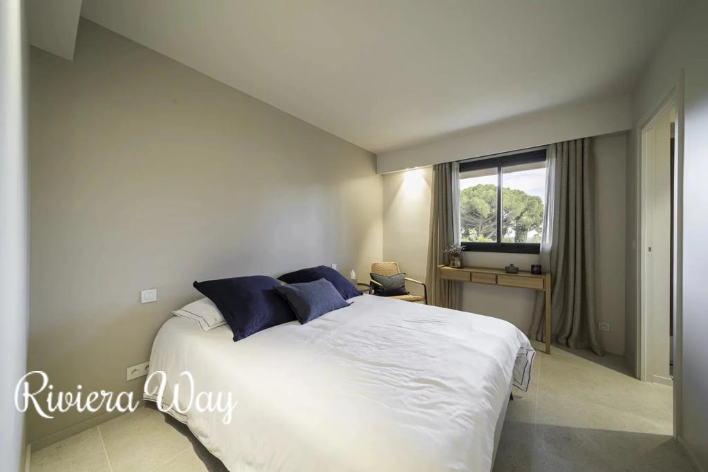 3 room apartment in Antibes, photo #1, listing #104645016