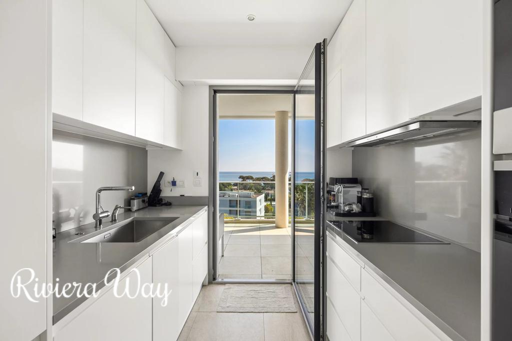 4 room apartment in Antibes, photo #4, listing #106015896
