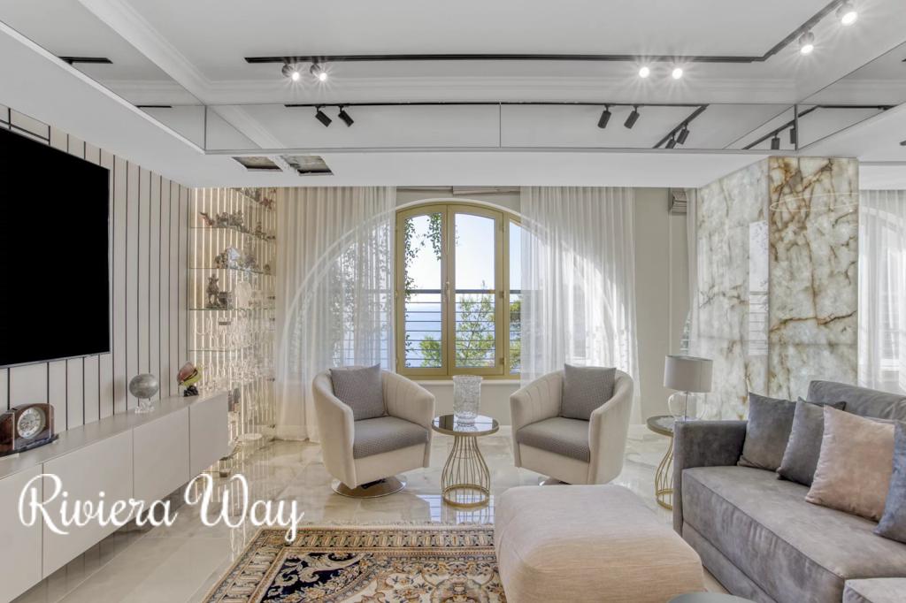 7 room villa in Villefranche-sur-Mer, photo #8, listing #103145028