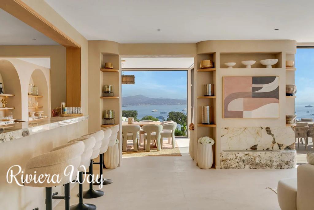 10 room villa in Gassin, photo #5, listing #107247084
