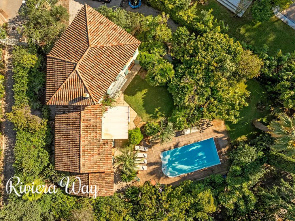8 room villa in La Londe-les-Maures, photo #4, listing #105707994