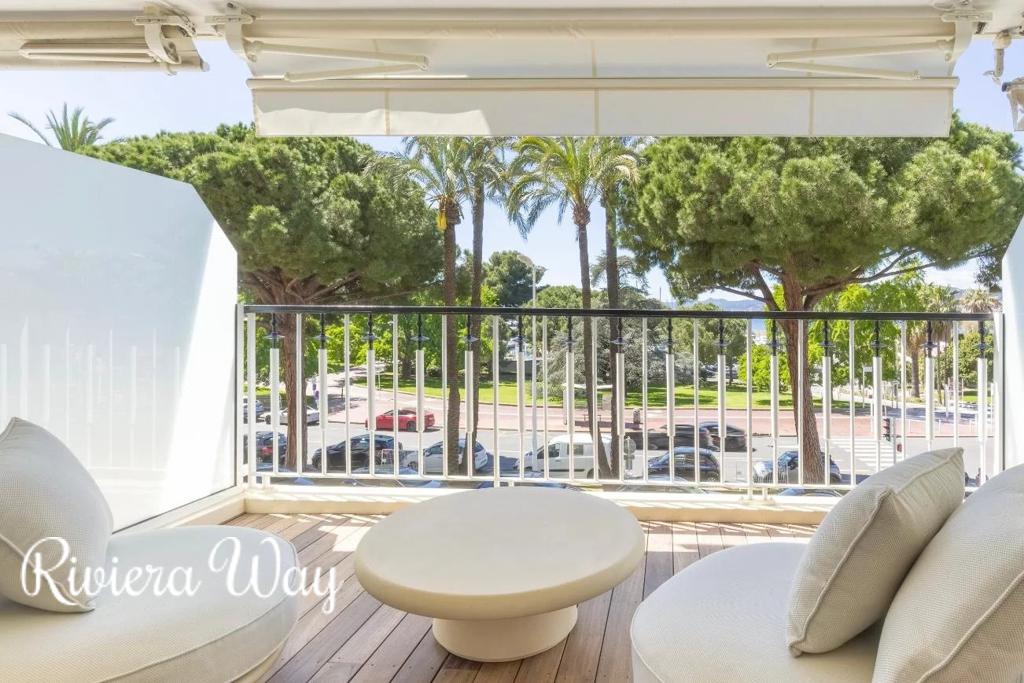 3 room apartment in Boulevard de la Croisette, photo #4, listing #104433000