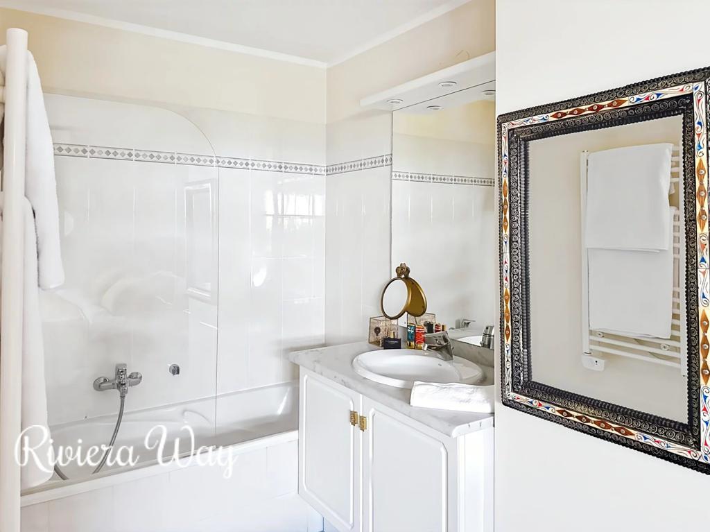 5 room apartment in Mandelieu-la-Napoule, photo #4, listing #103047630