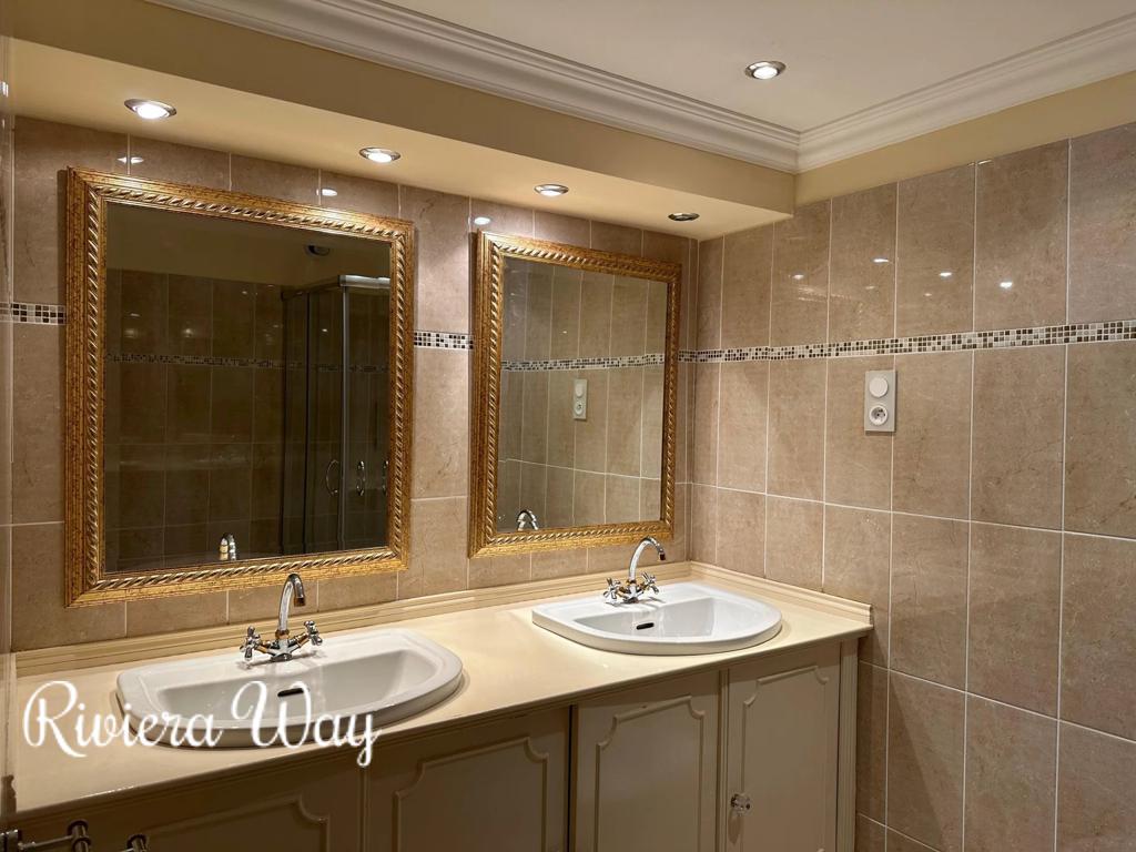 Apartment in Villefranche-sur-Mer, photo #1, listing #103728198