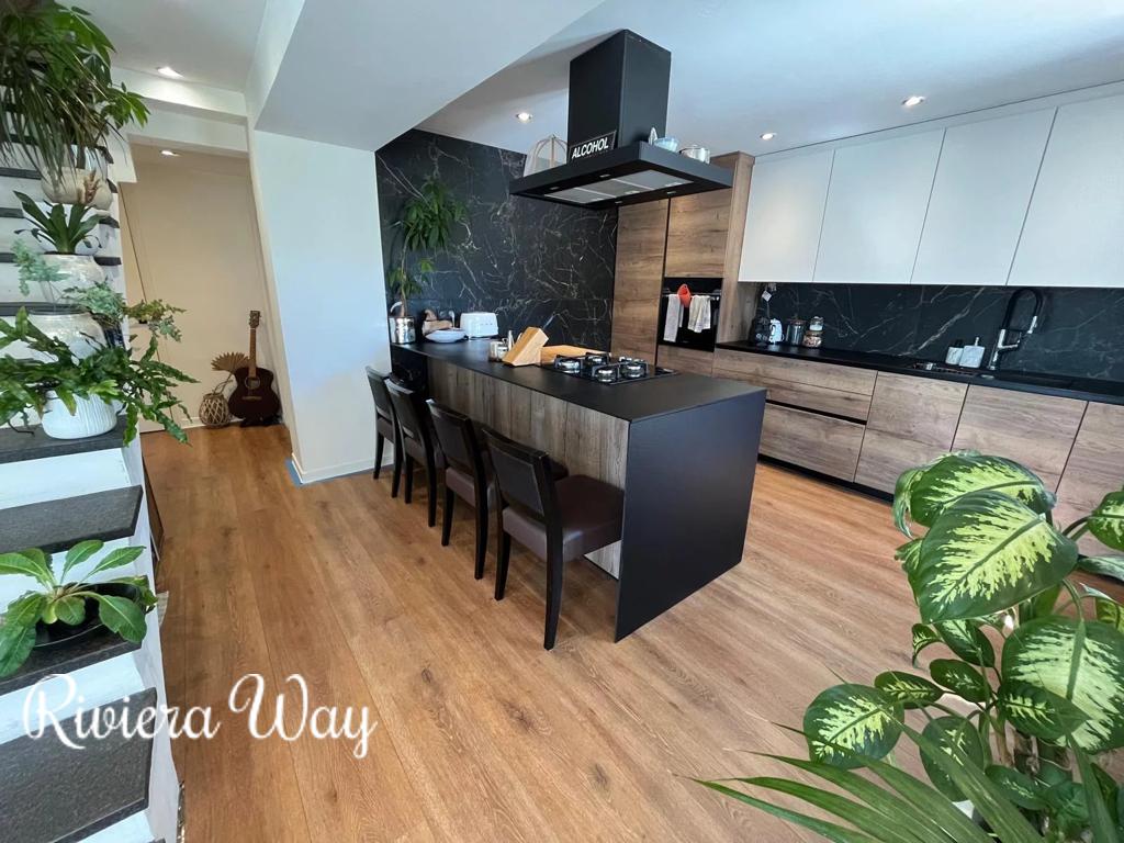 4 room villa in Cannes, photo #6, listing #102922512