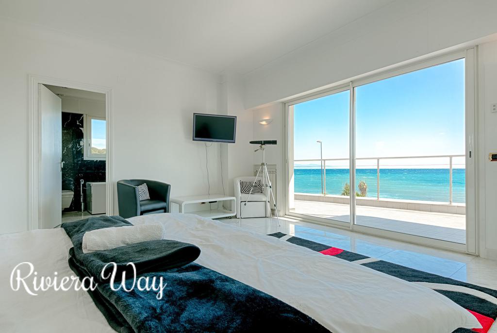 8 room villa in Cap d'Antibes, photo #10, listing #78864072