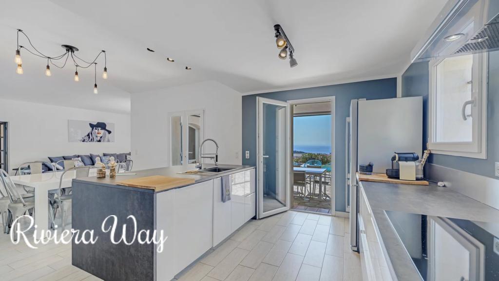 Villa in Cavalaire-sur-Mer, photo #4, listing #103906362