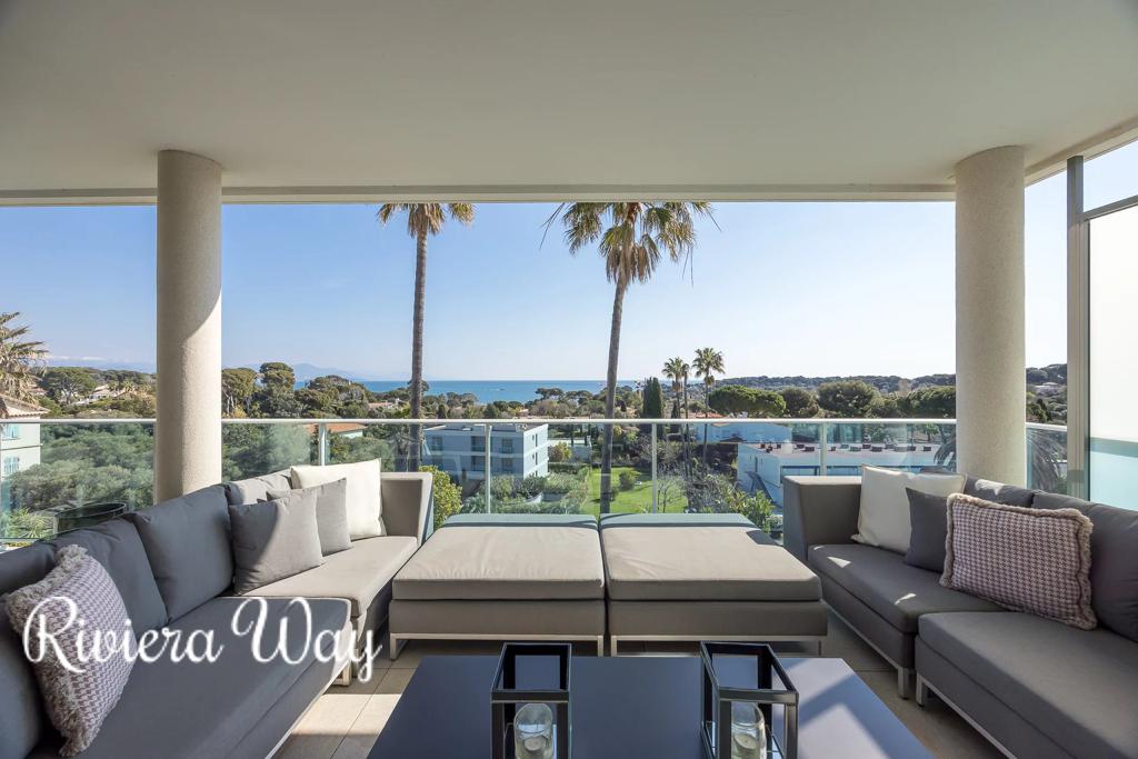 4 room apartment in Antibes, photo #3, listing #106015896