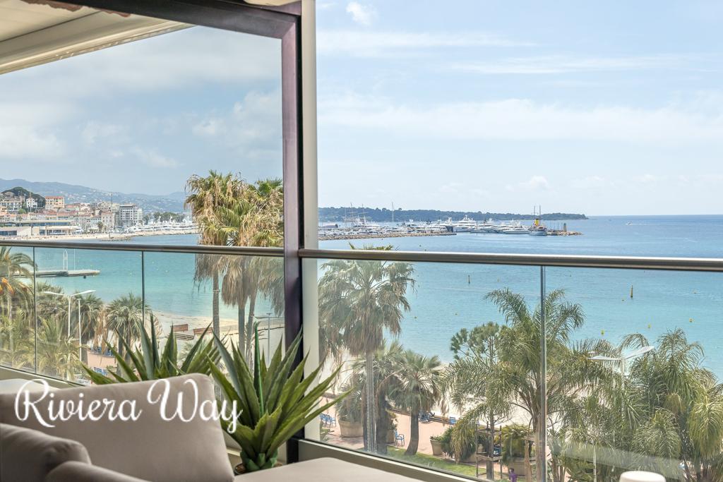 5 room penthouse in Cannes, photo #2, listing #82516308
