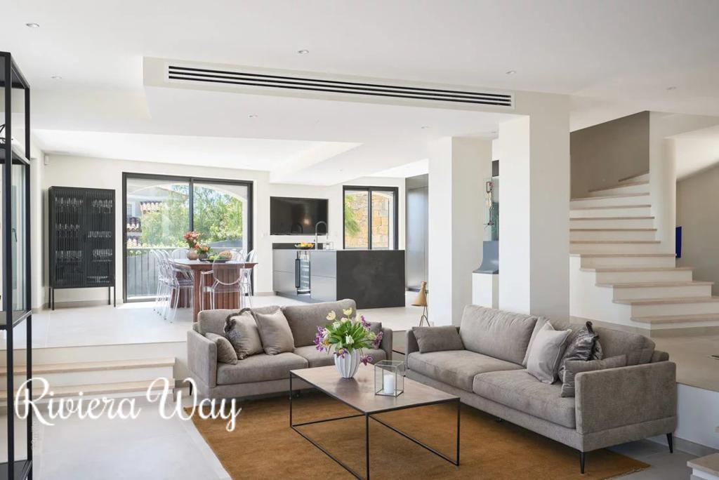 7 room villa in Mougins, photo #8, listing #103229910
