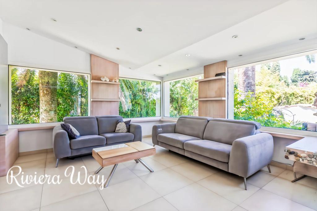 12 room villa in Mougins, photo #3, listing #106250802