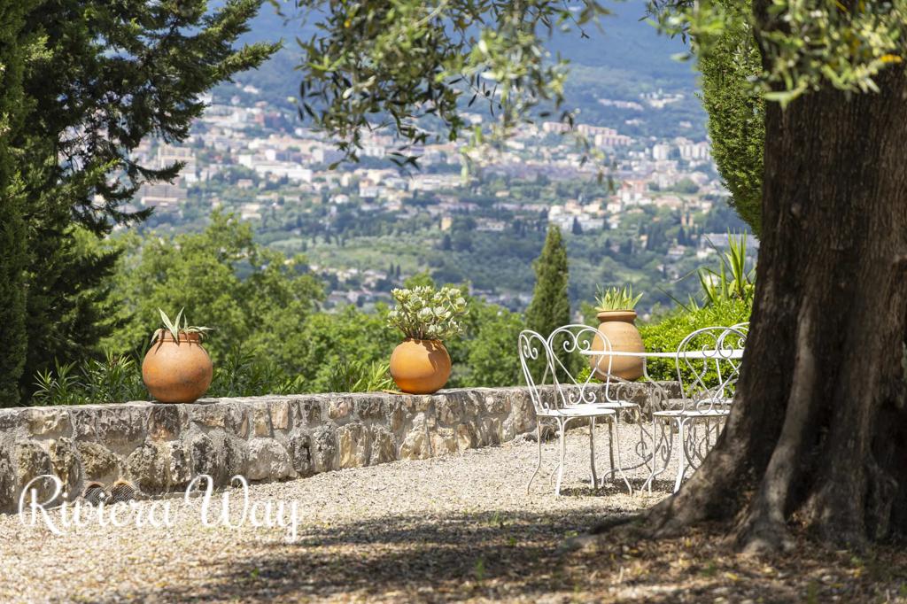 11 room villa in Grasse, photo #4, listing #99430044