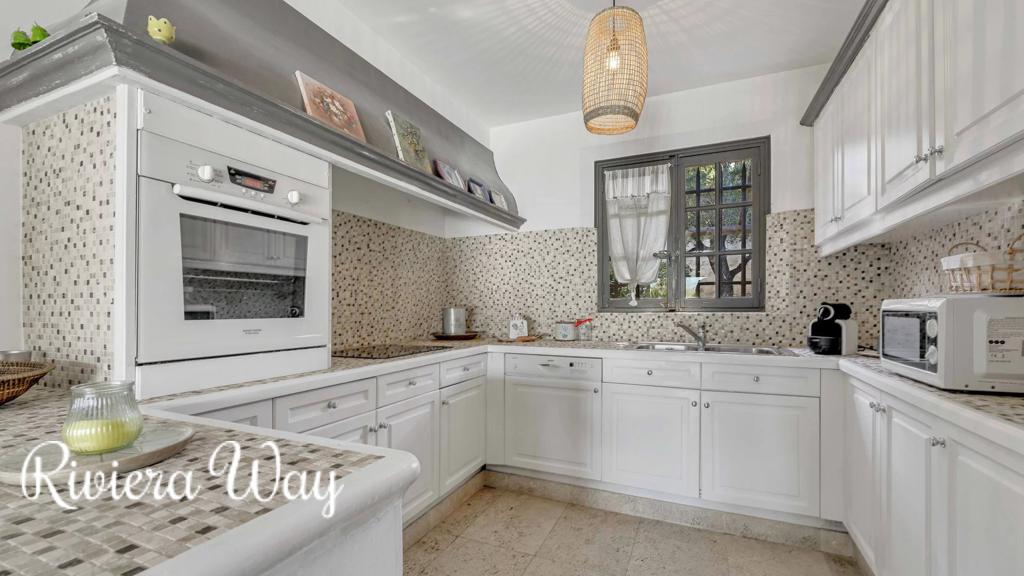 6 room villa in Gassin, photo #8, listing #103777926