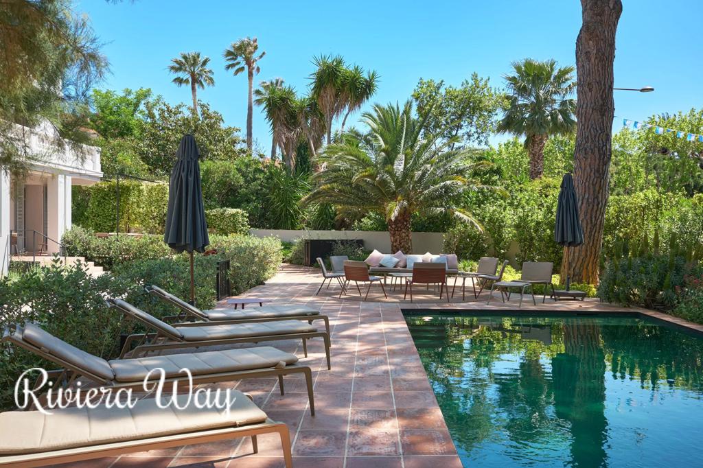 10 room villa in Sainte-Maxime, photo #7, listing #103832148