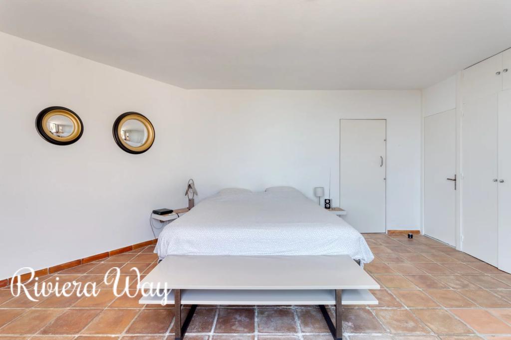 4 room villa in Bormes-les-Mimosas, photo #1, listing #96505584