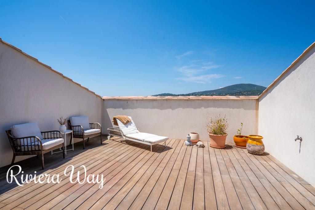 Apartment in Sainte-Maxime, photo #2, listing #106534302