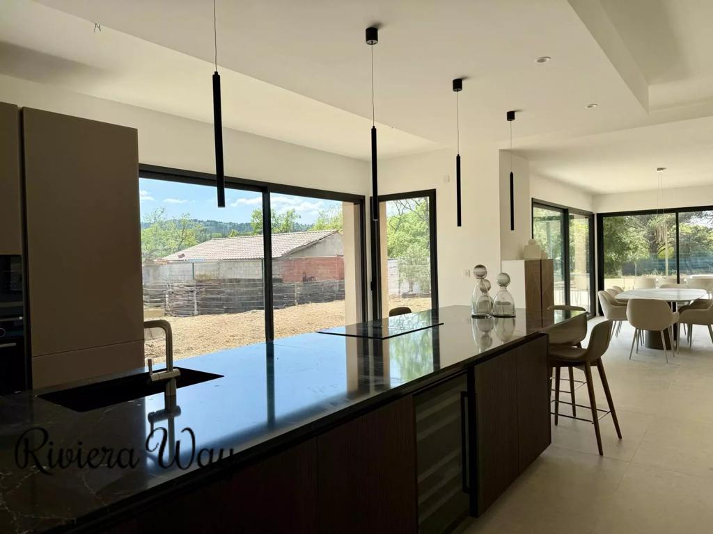 6 room villa in Fayence, photo #2, listing #100230144