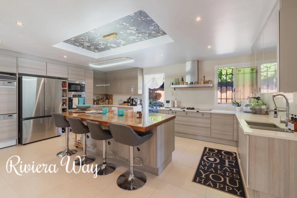 6 room villa in Mougins, photo #8, listing #106040256