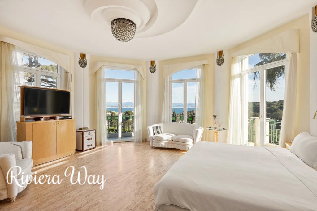 15 room villa in Cap d'Antibes, photo #8, listing #95243988