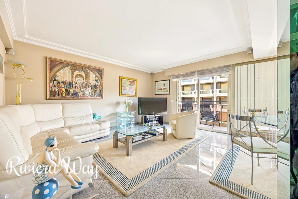 2 room apartment in Cannes, photo #2, listing #105621894