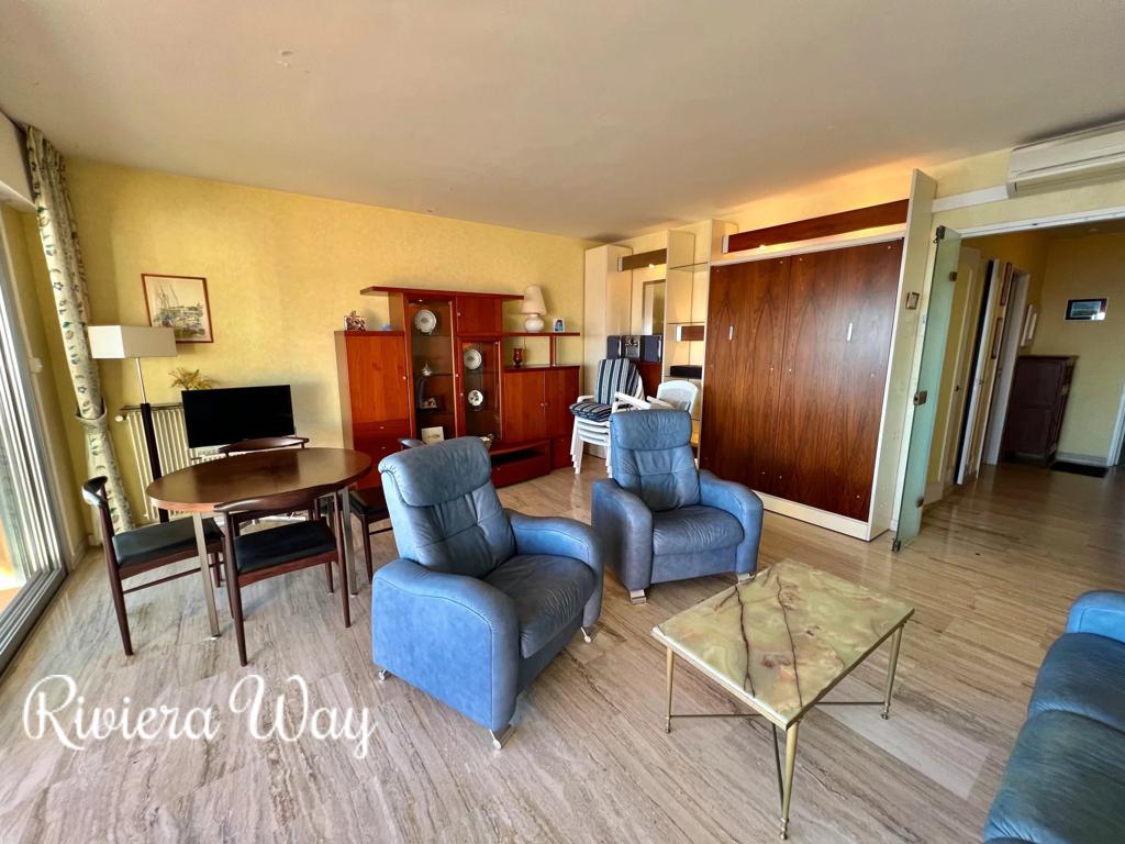 2 room apartment in Golf Juan, photo #3, listing #86303532