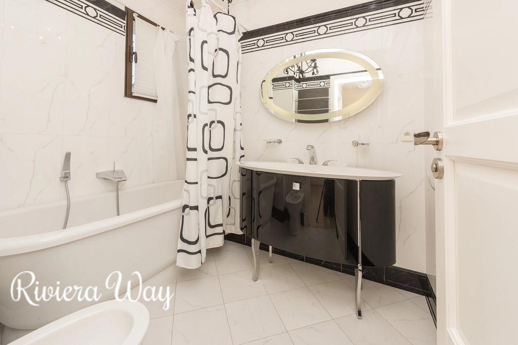 9 room villa in Villeneuve-Loubet, photo #8, listing #94399536