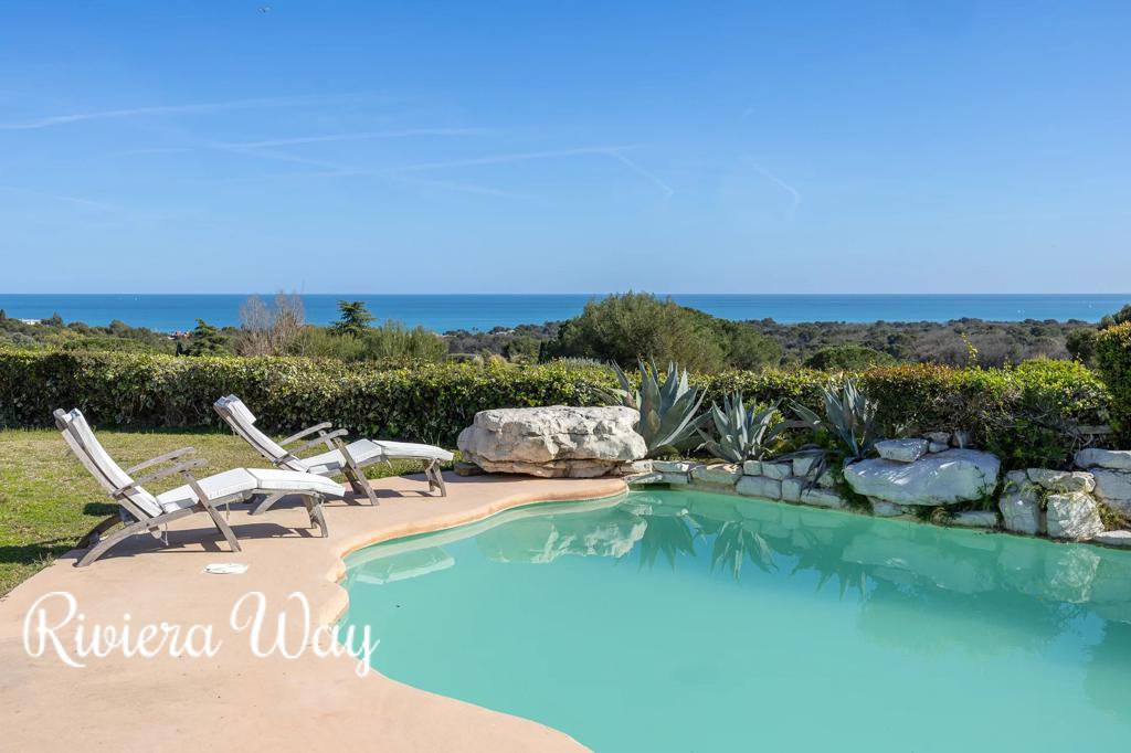 8 room villa in Villeneuve-Loubet, photo #1, listing #106513848
