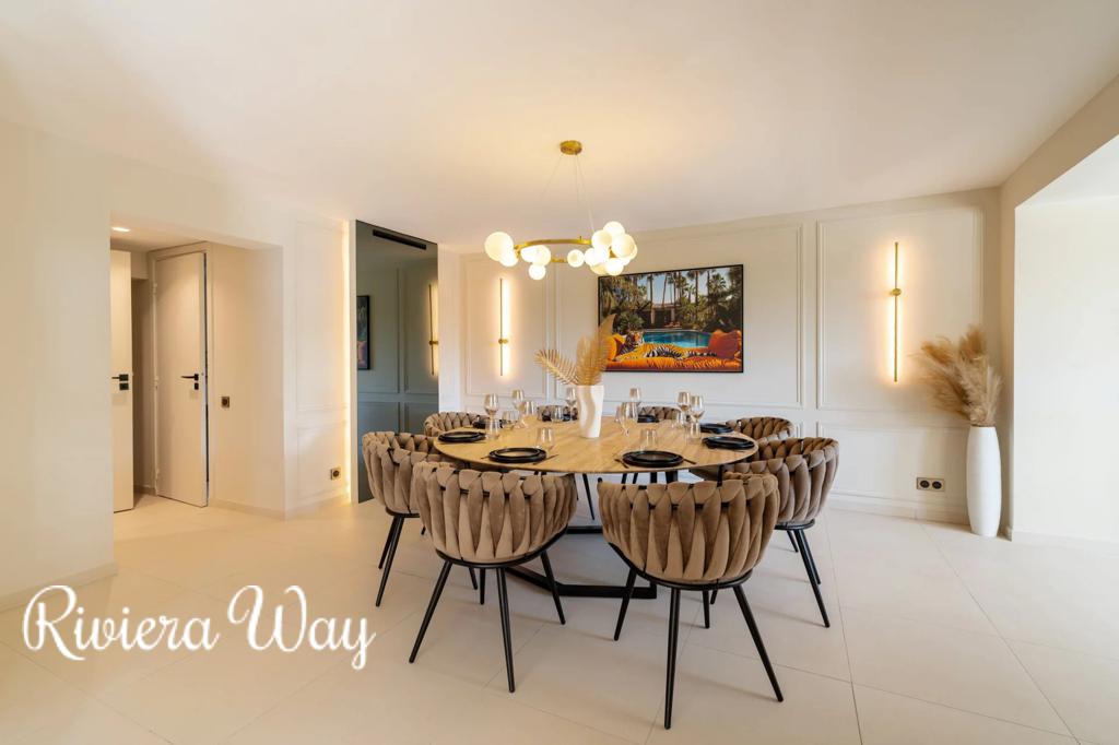 8 room villa in Mougins, photo #8, listing #106401834